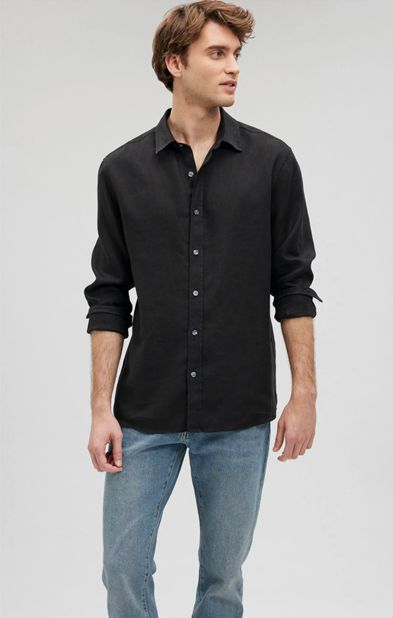 LINEN BUTTON-UP SHIRT IN BLACK