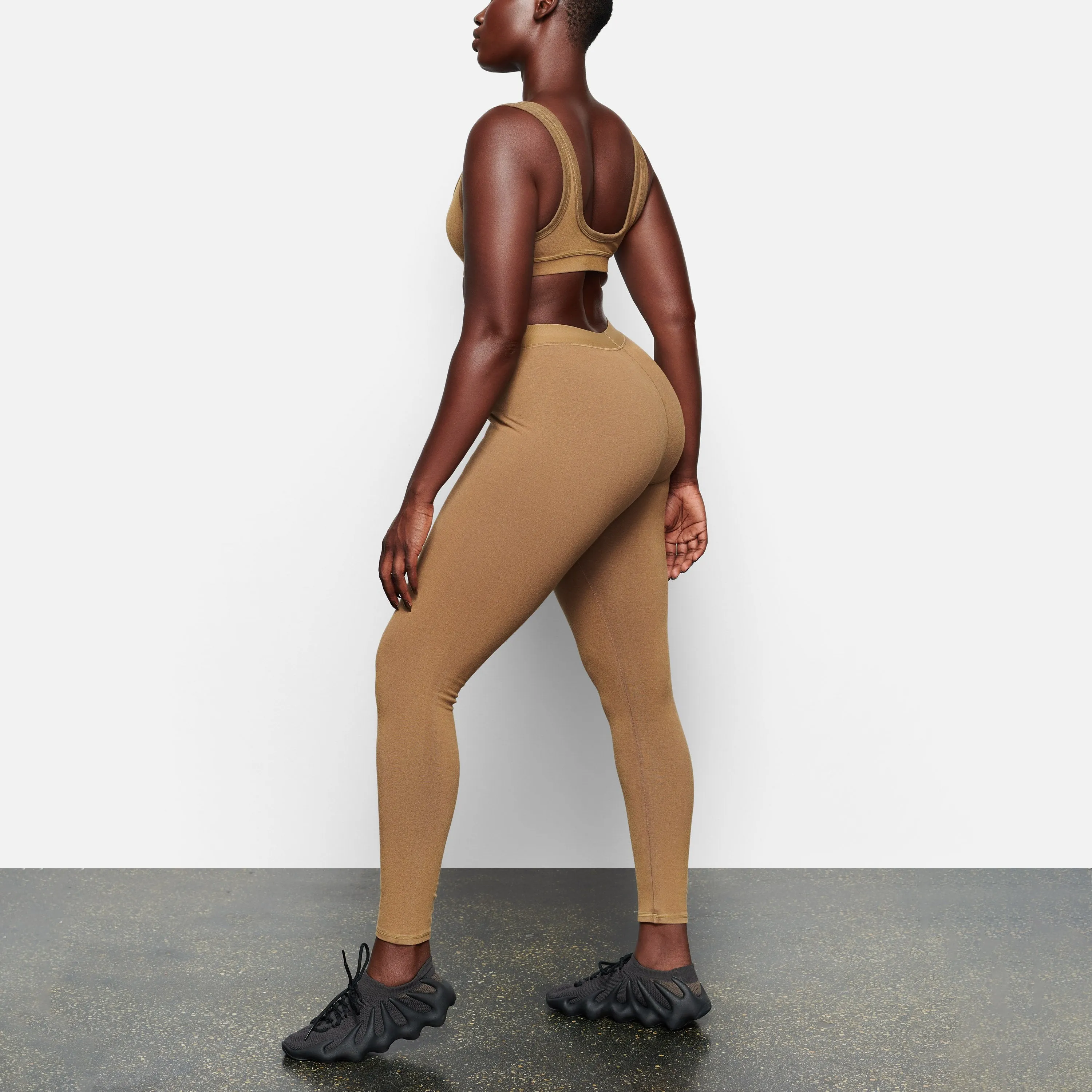 OUTDOOR BASICS SEAMED LEGGING | SEPIA