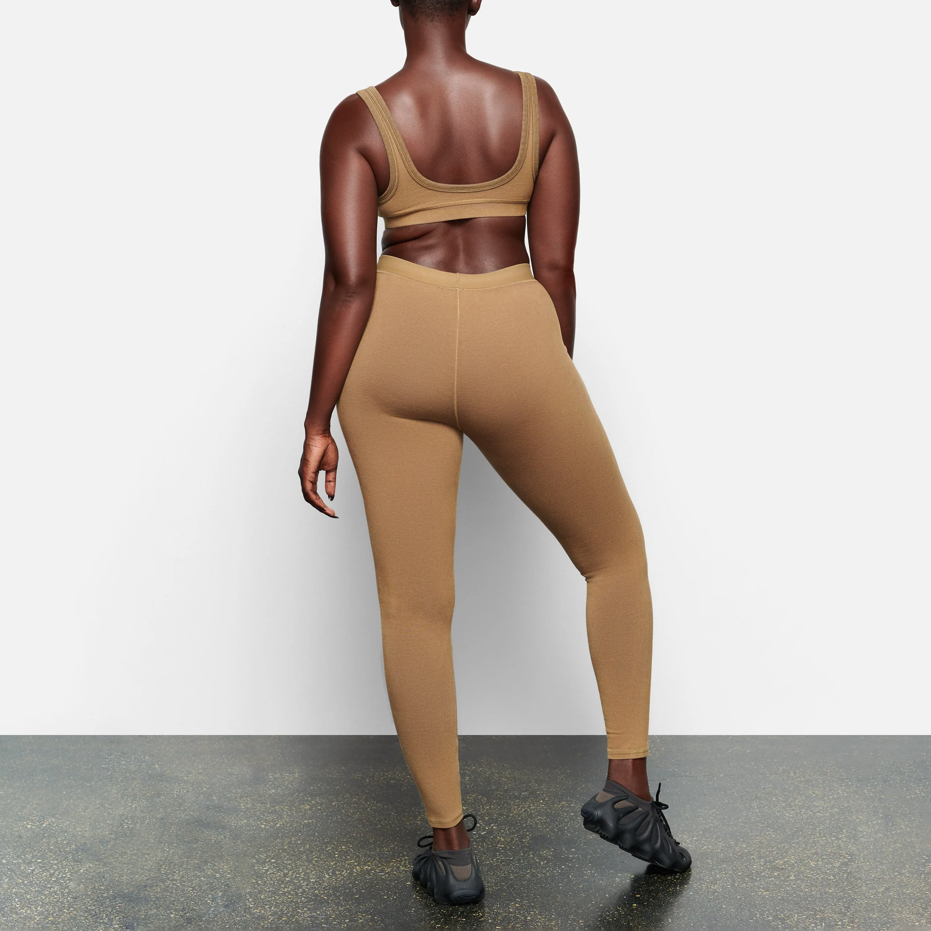 OUTDOOR BASICS SEAMED LEGGING | SEPIA